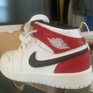 Boys Nike Air Jordan 1 mid child size 12